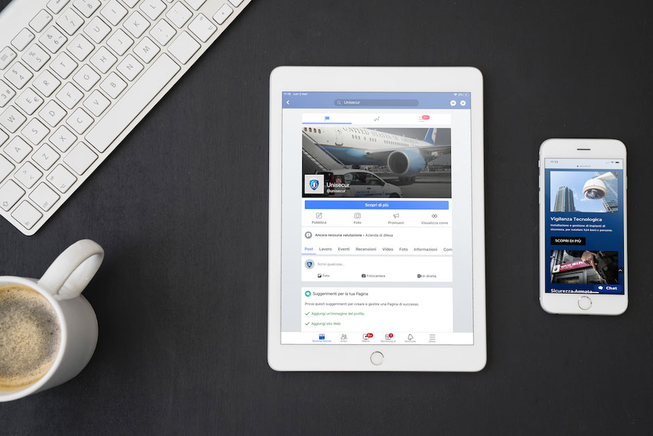 La pagina Facebook Unisecur su tablet accanto al sito su smartphone