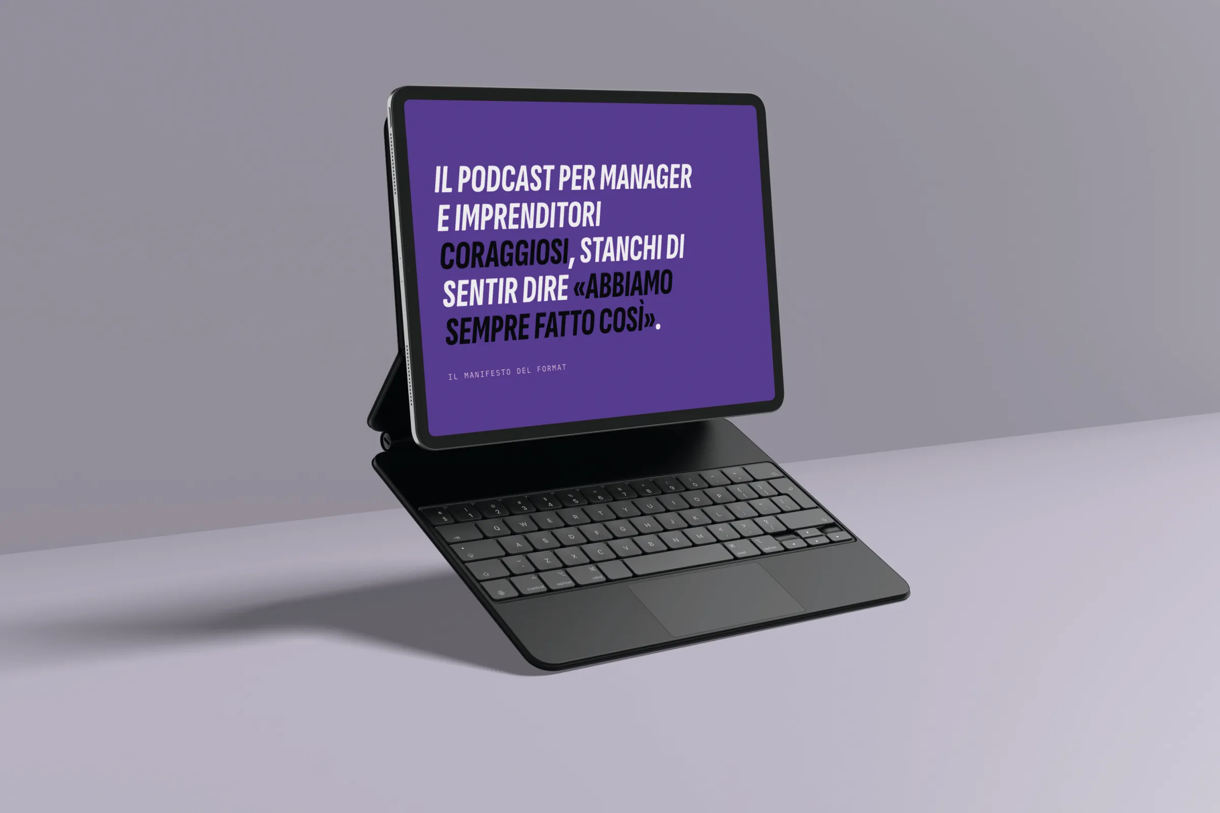 Tablet con il manifesto del format: il podcast per manager e imprenditori coraggiosi, stanchi di sentir dire «abbiamo sempre fatto così»